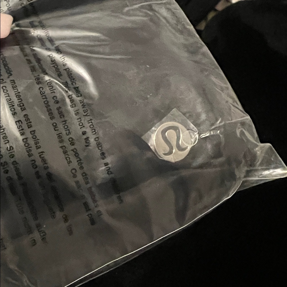 LULULEMON Everywhere Belt Bag  Black NWT - Picture 4 of 8